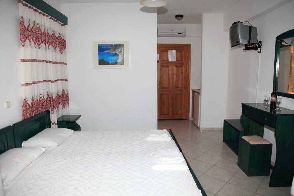 La Casa Di Nonna Anna Aparthotel Nikiana Bagian luar foto