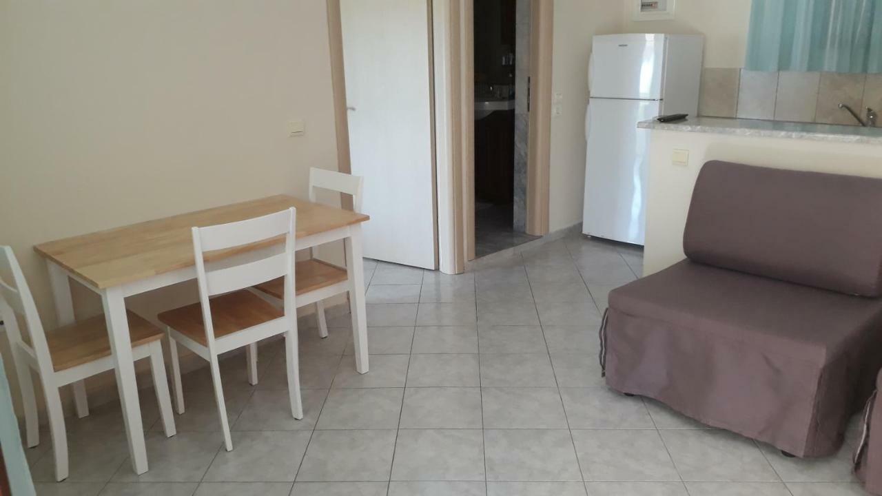 La Casa Di Nonna Anna Aparthotel Nikiana Bagian luar foto